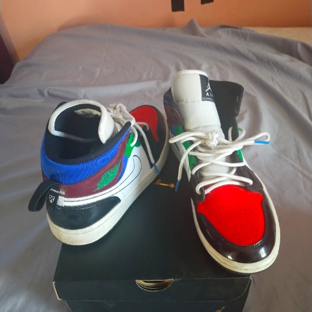 Sneakers